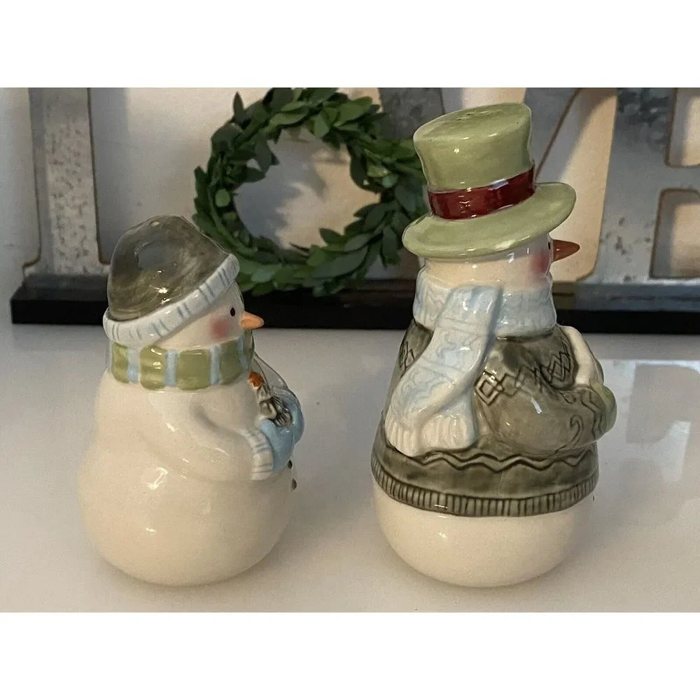Vintage 1970's Snowman Salt and Pepper Shaker 2 pc Set 4.5